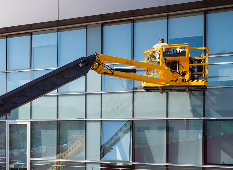 沈陽玻璃幕墻該何時采取維護措施？