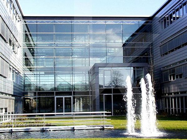 為什么高層建筑的沈陽玻璃幕墻不設欄桿？