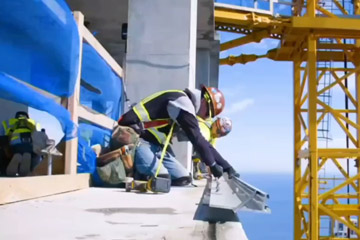 沈陽幕墻公司如何安裝數(shù)百米高的玻璃幕墻？